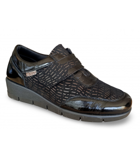 Zapatos de confort en piel negra.