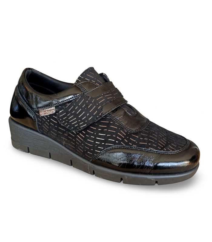 Zapatos de confort en piel negra.