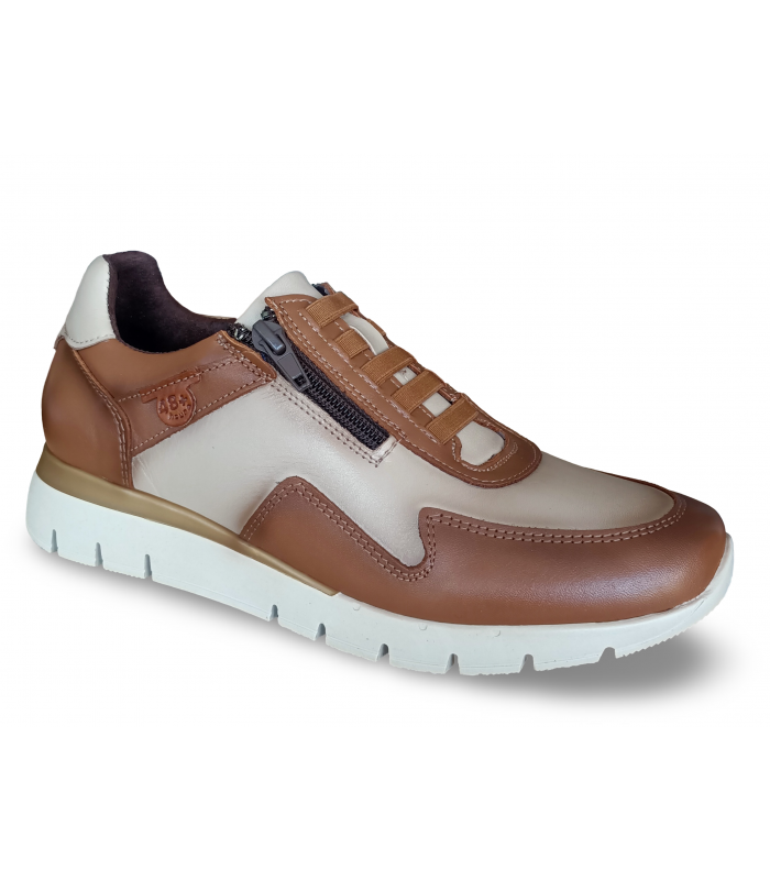 Deportivo de cordones en piel cuero y hielo con cremallera lateral.