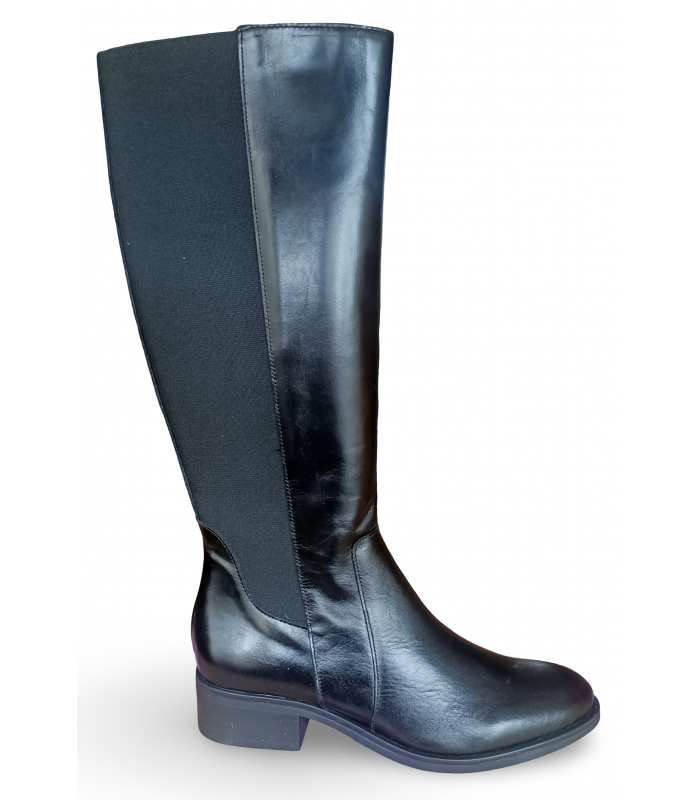 Botas de caña alta con cremallera en negro.