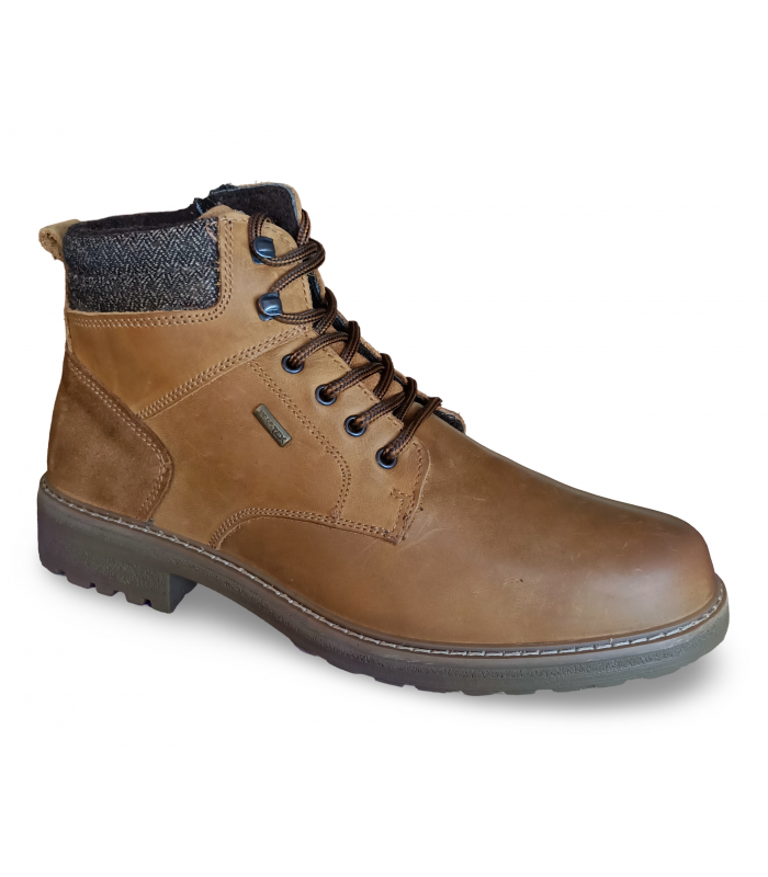 Botas de piel con cordones en color cuero.