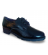 Zapatos con cordones negro.