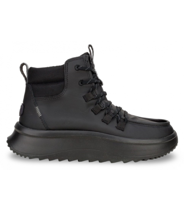 Botines con cierre de cordones en color negro.