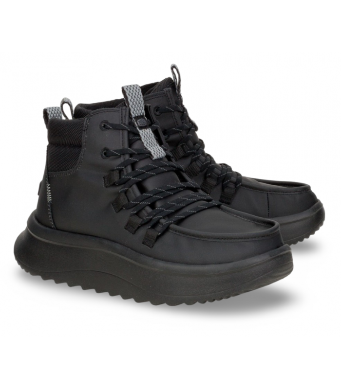 Botines con cierre de cordones en color negro.