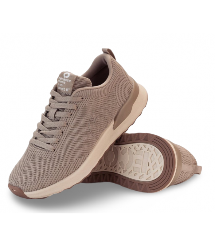 Deportivo de nylon en color arena.