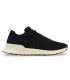Deportivo de nylon en color negro.