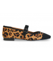 Salones con pulsera y hebilla en tejido elástico estampado de leopardo.