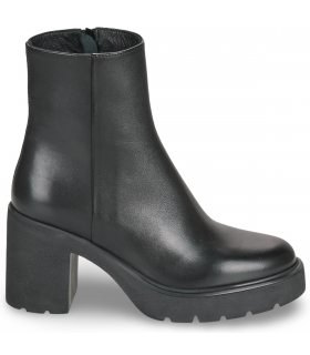 Botines negros con tacón y plataforma. Piel vacuno.