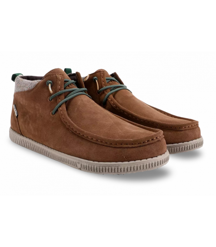 Zapatos camel estilo Wallaby. Piel serraje, cordones.