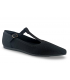 Zapatos con corte elástico y hebilla lateral en color negro.