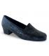 Mocasines en piel charol gris con puntera cuadrada.