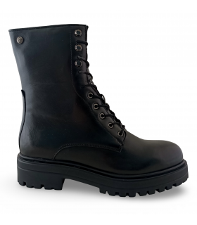Botas militares negras con cordones. Piel natural vacuno.
