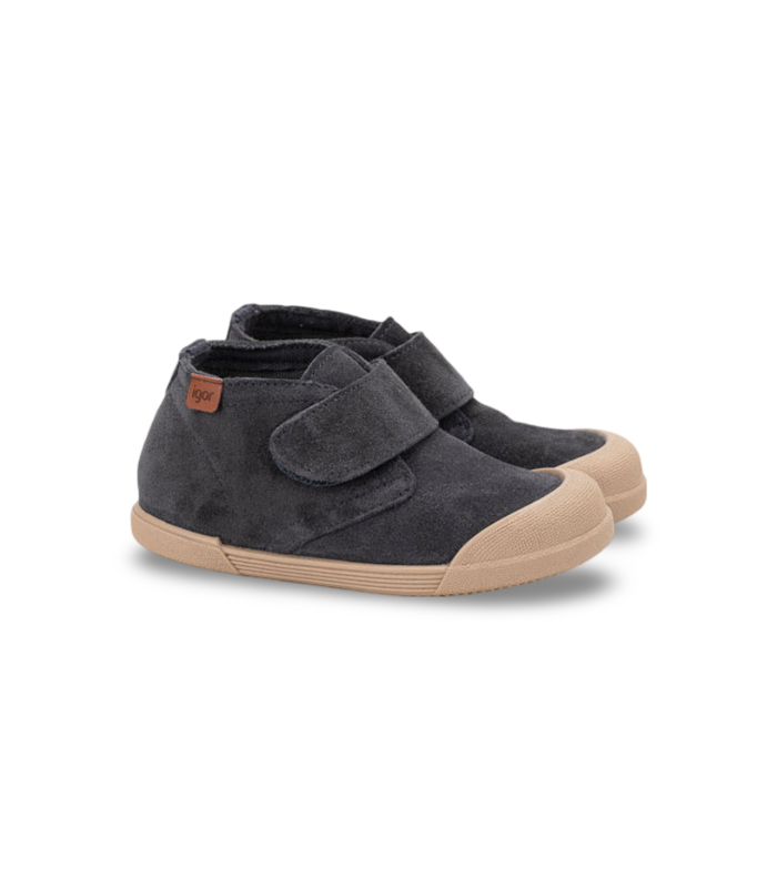 Zapatos con velcro en color antracita.