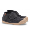 Zapatos con velcro en color antracita.