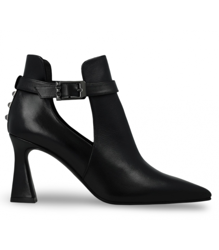 Zapato abotinado de vestir en negro y dorado.