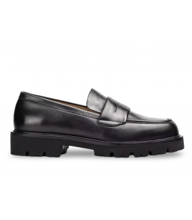 Mocasines negros con plataforma. Piel vacuno.