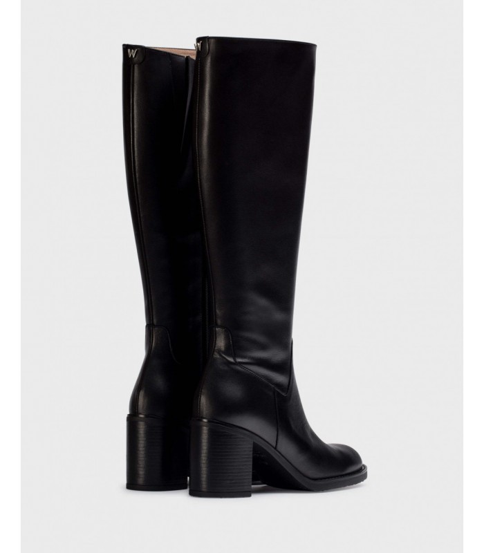Botas negras de tacón alto. Piel vacuno.