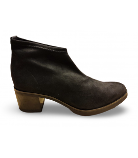 Botines negros de lycra con tacón.