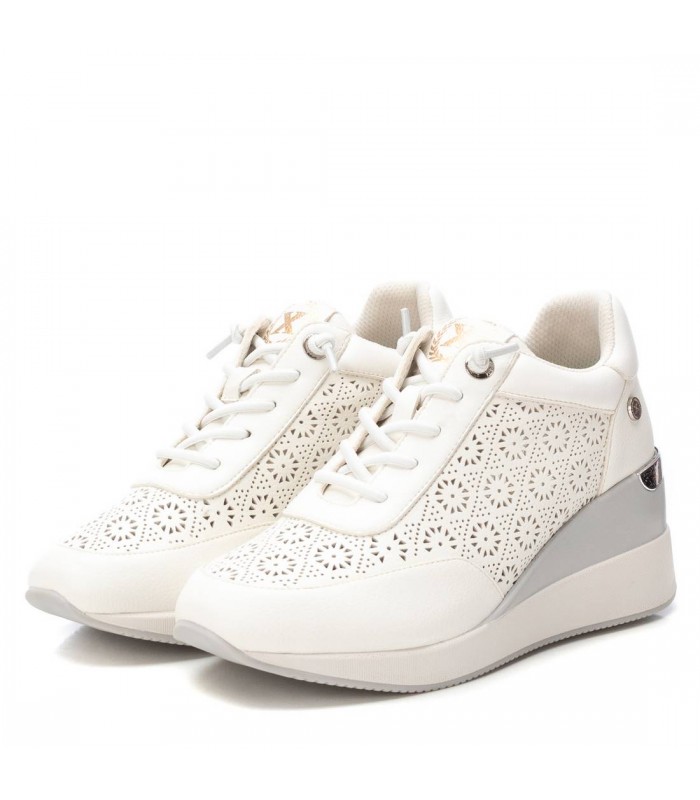 Deportivo blanco con cuña de media altura para señora XTI 143776