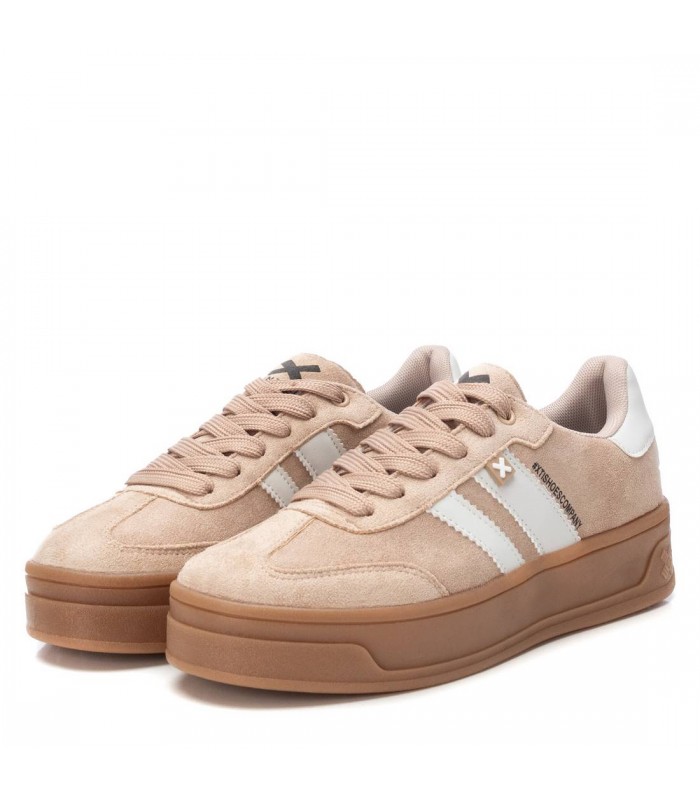 Deportivo beige con suela de plataforma en color caramelo para señora XTI 143644