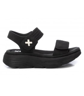 Sandalia de plataforma en color negro para señora XTI 143986