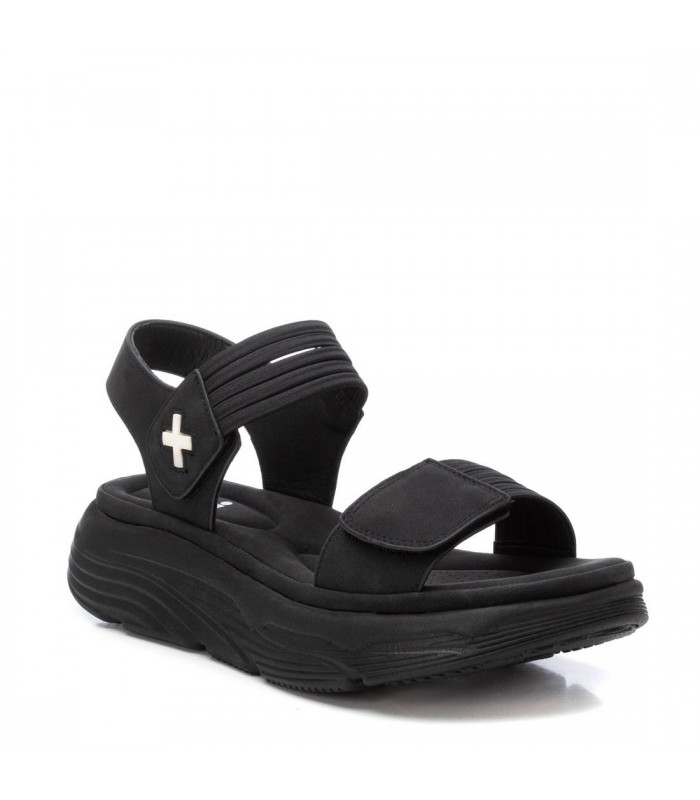 Sandalia de plataforma en color negro para señora XTI 143986
