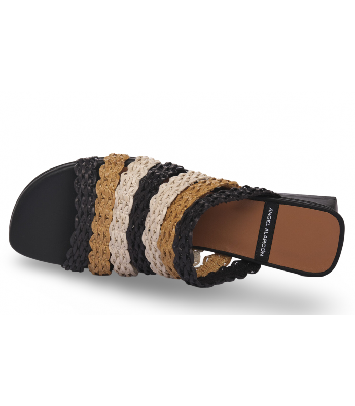Sandalia trenzada para mujer en hielo, camel y negro Angel Alarcón 25115