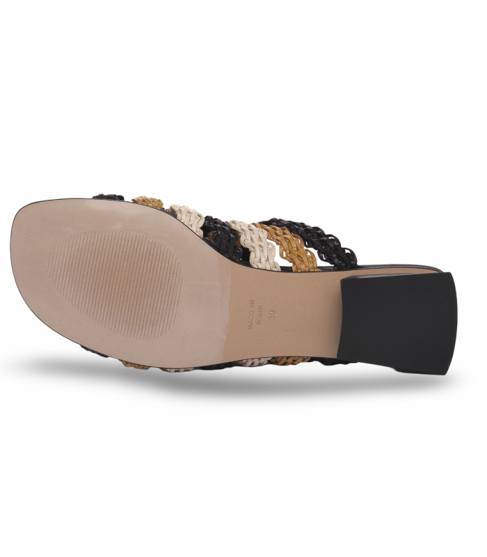 Sandalia trenzada para mujer en hielo, camel y negro Angel Alarcón 25115