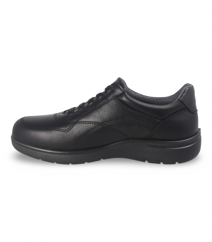 Zapatos clásicos con cordones elásticos.