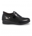 Laura Azaña 21862 negro. Zapato negro con mezcla de charol y velcro, ideal para uso diario con estilo