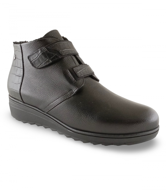 Botines con cierre de velcro en color negro