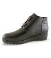 Botines con cierre de velcro en color negro