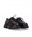 Wonders C7514. Zapato negro tipo Wallaby con cordones y suela dentada original