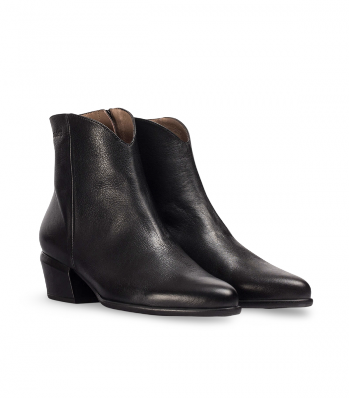 Wonders D2001. Botín negro en piel Bulut con caña media, tacón bajo y cremallera lateral