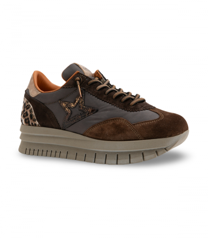 Cetti 1259 XL. Sneaker marrón cacao con suela XL y mezcla de materiales