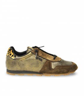 Cetti 1379. Sneaker bronce metalizado con suela dentada y animal print