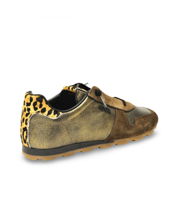 Cetti 1379. Sneaker bronce metalizado con suela dentada y animal print