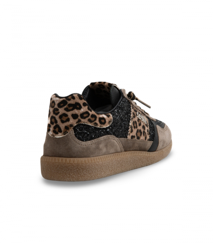 Cetti 1395. Sneaker negra con glitter y detalles animal print muy urbana