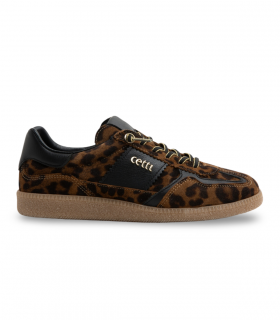 Cetti 1395. Sneaker leopardo en serraje tabaco con suela baja de aire urbano