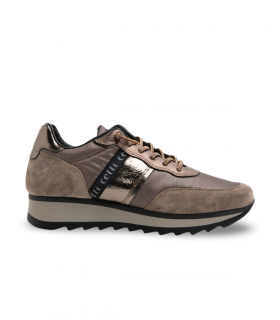 Cetti 849. Sneaker cobre moderna con detalles metalizados y estilo sport-chic