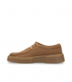 Clarks TORVIEW. Zapato arena tipo wallabee en serraje con look retro y suela ancha