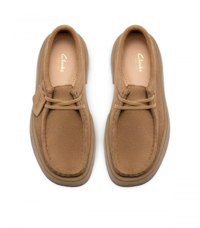 Clarks TORVIEW. Zapato arena tipo wallabee en serraje con look retro y suela ancha