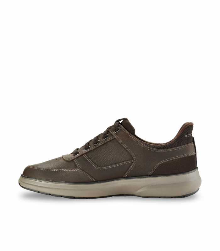 Clarks MULLAN EASY. Zapato marrón oscuro en piel engrasada de corte casual y cómodo