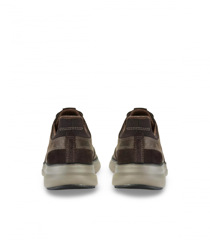 Clarks MULLAN EASY. Zapato marrón oscuro en piel engrasada de corte casual y cómodo