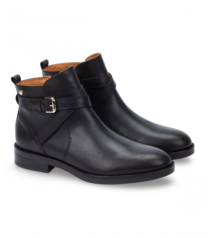 Botines negros de horma plana Pikolinos