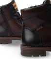 Botas clásicas marrones de Pikolinos para hombre, hechas en piel natural.
