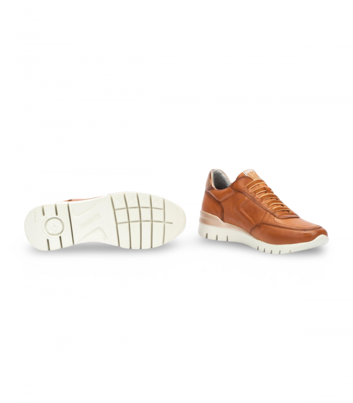 Deportivo de color brandy para mujer