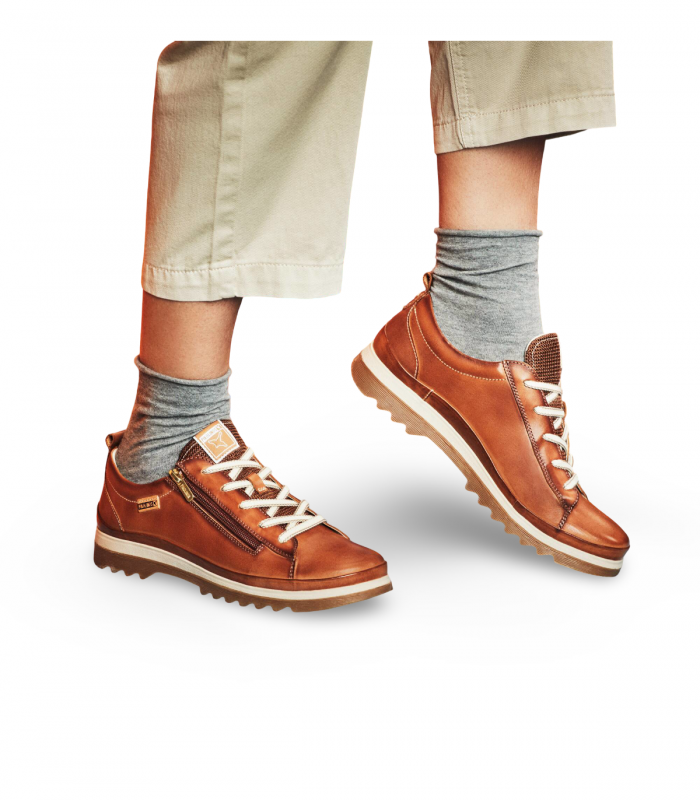 Zapatos cordón brandy de Pikolinos para mujer con cremallera lateral.
