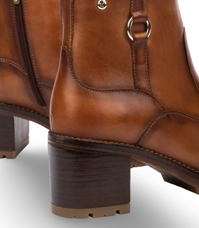 Botines brandy de Pikolinos para mujer con tacón medio