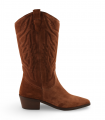 LOL SHOES Kirina marrón. Campera marrón con caña bordada y puntera afinada, ideal para jeans o vestidos boho